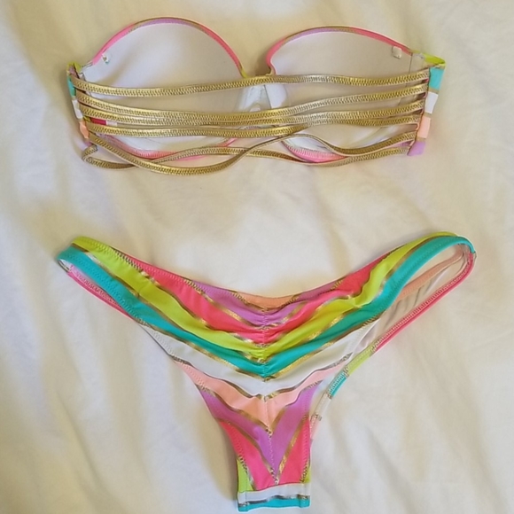 Victoria's Secret Bikini - Picture 2 of 6